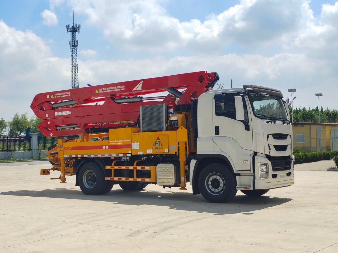 Автобетононасос XCMG 30 метров на шасси ISUZU