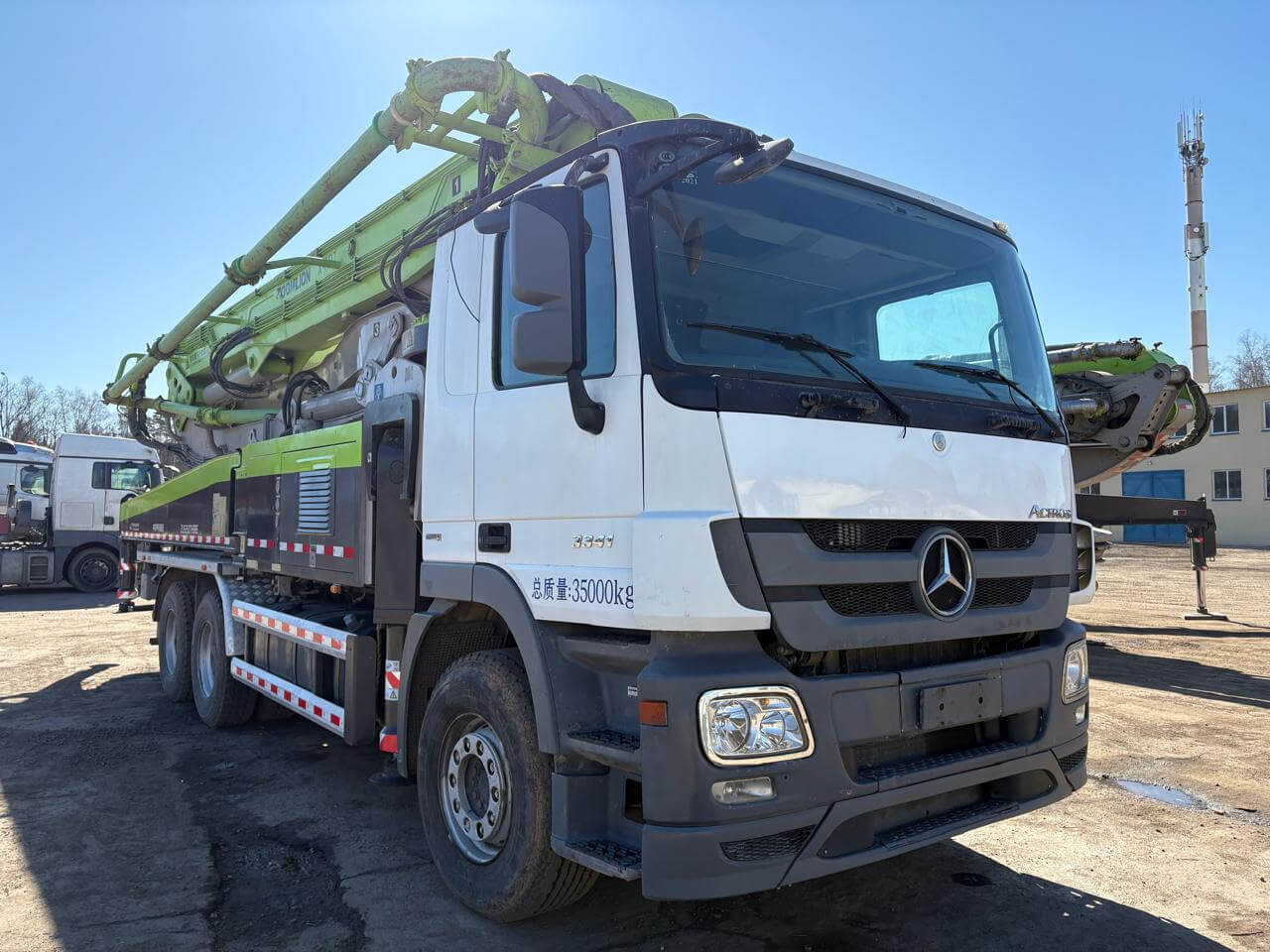Автобетононасос ZOOMLION 49 метров на шасси MERCEDES BENZ