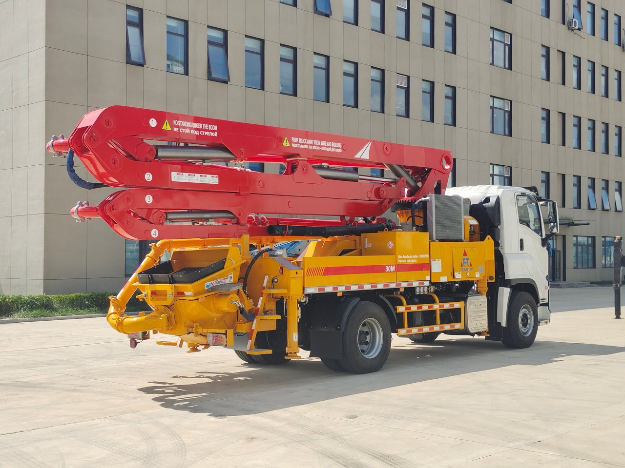 Автобетононасос XCMG 30 метров на шасси ISUZU