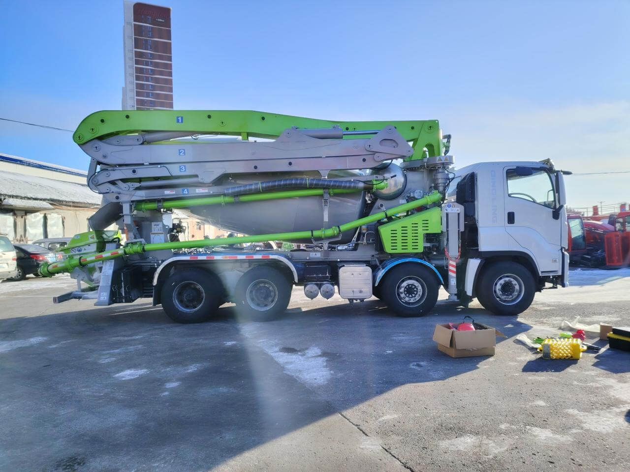Автобетононасос с миксером ISUZU GIGA 28 метров на базе шасси ISUZU 8x4