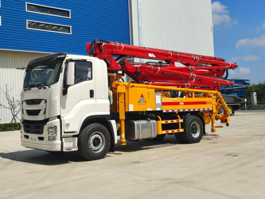 Автобетононасос XCMG 30 метров на шасси ISUZU