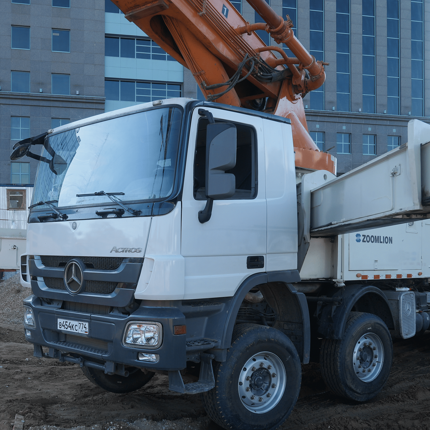 Автобетононасос ZOOMLION 52 метра на базе шасси Mercedes Benz 2017